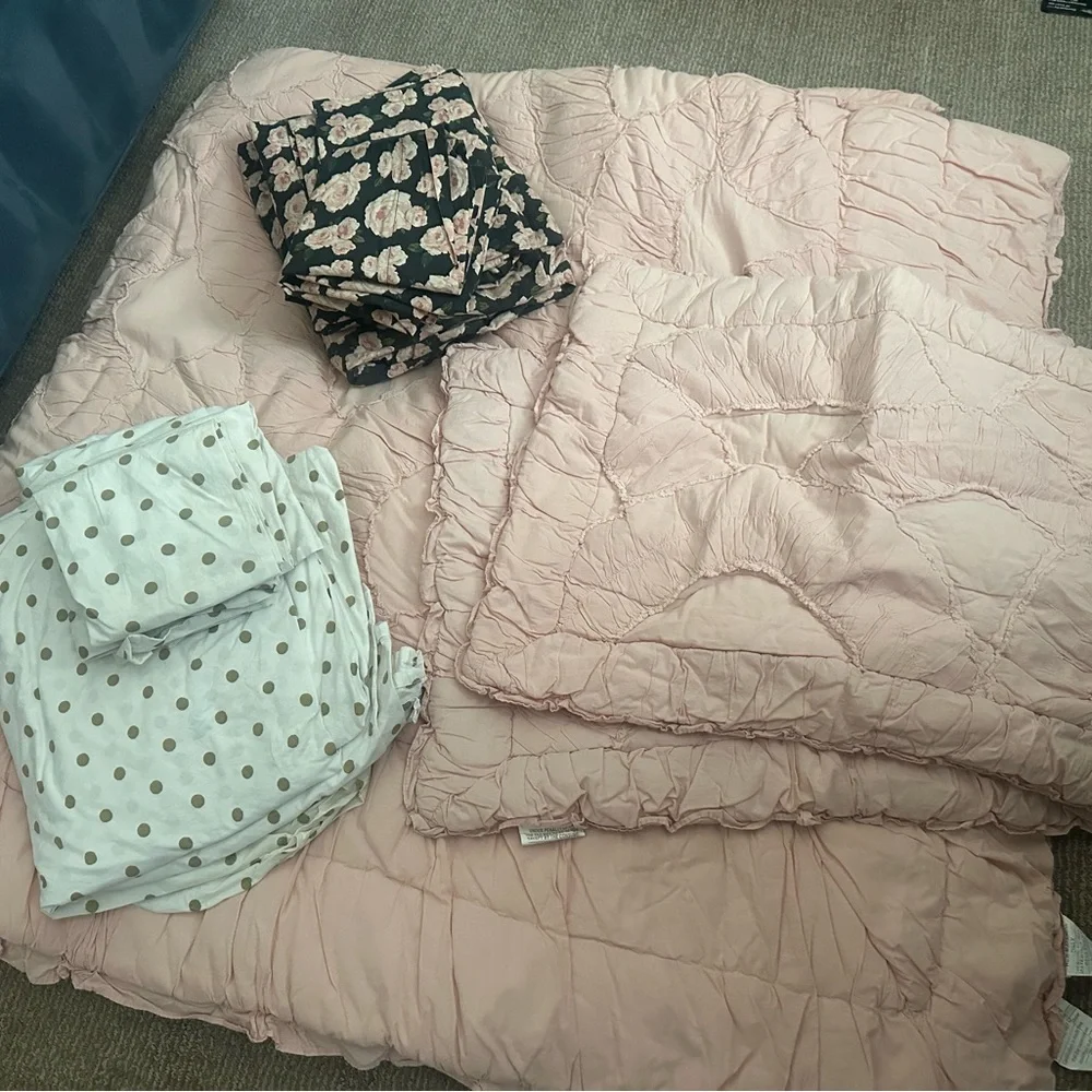 Pottery Barn Teen Queen comforter, shams, and sheets! - Picture 2 of 4